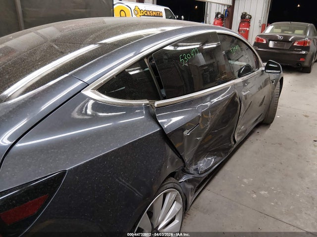 44732802 :رقم المزاد ، 5YJ3E1EBXKF530477 vin ، 2019 Tesla Model 3 Long Range/performance مزاد بيع
