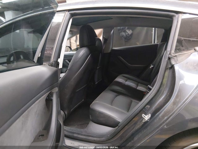 44732802 :رقم المزاد ، 5YJ3E1EBXKF530477 vin ، 2019 Tesla Model 3 Long Range/performance مزاد بيع