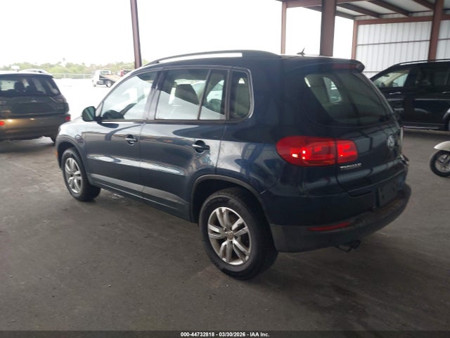 2016 VOLKSWAGEN TIGUAN WVGAV7AX0GW602264 Photo 2