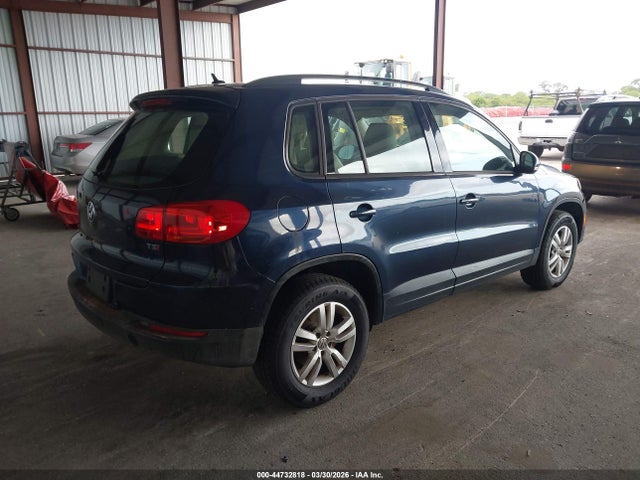 2016 VOLKSWAGEN TIGUAN WVGAV7AX0GW602264 Photo 3