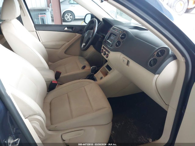 2016 VOLKSWAGEN TIGUAN WVGAV7AX0GW602264 Photo 4