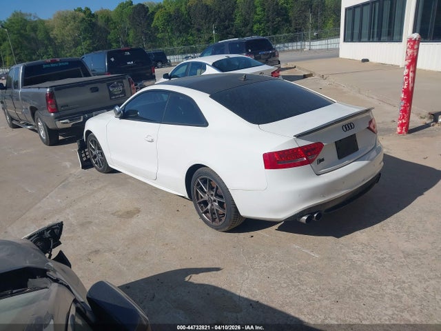 2011 AUDI S5 WAUGVAFR3BA064572 Photo 2