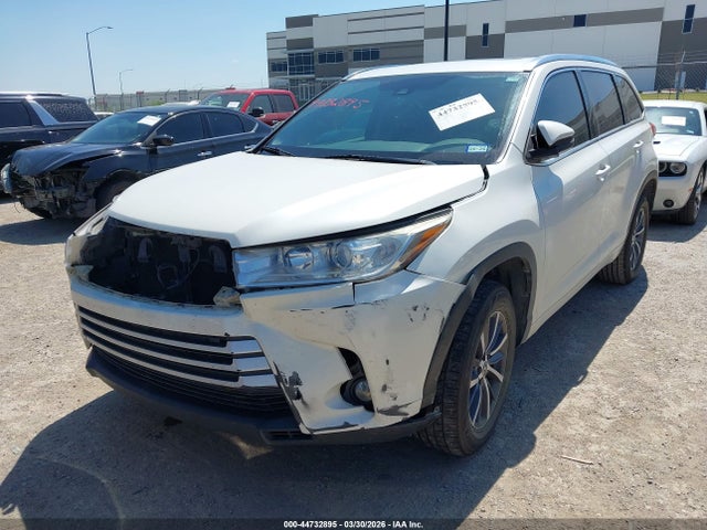 44732895 :رقم المزاد ، 5TDKZRFH0HS517470 vin ، 2017 Toyota Highlander Xle مزاد بيع
