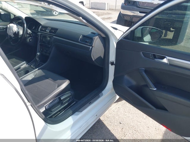 Продаж на аукціоні авто 2018 Volkswagen Passat 2.0t R-line/2.0t S, vin: 1VWAA7A39JC025978, номер лоту: 44732935