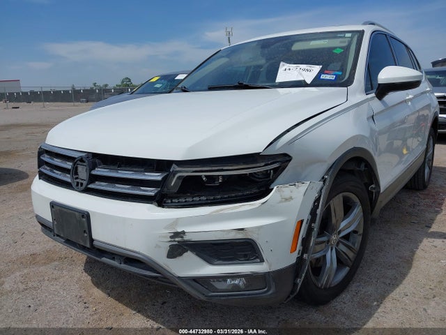 2018 Volkswagen Tiguan 2.0t Sel Premium მანქანა იყიდება აუქციონზე, vin: 3VV5B7AX4JM180782, აუქციონის ნომერი: 44732980
