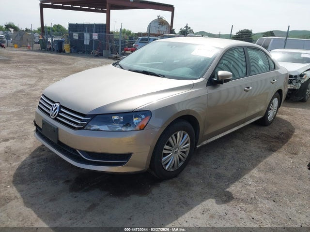 2015 Volkswagen Passat 1.8t S მანქანა იყიდება აუქციონზე, vin: 1VWAT7A33FC009261, აუქციონის ნომერი: 44733044