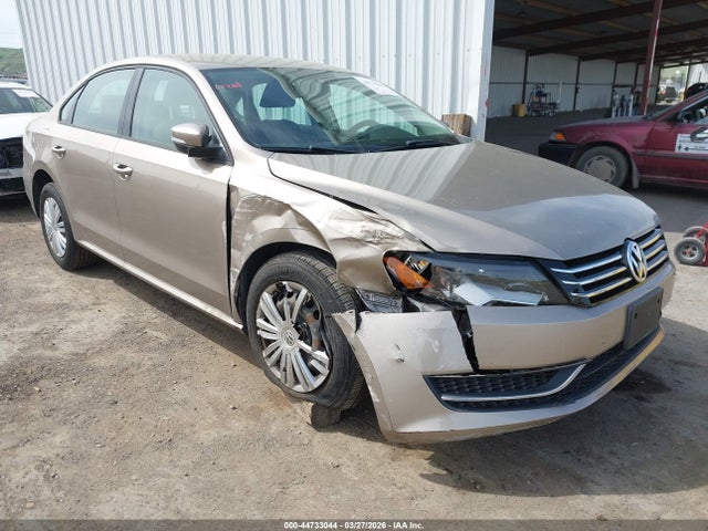 2015 Volkswagen Passat 1.8t S მანქანა იყიდება აუქციონზე, vin: 1VWAT7A33FC009261, აუქციონის ნომერი: 44733044