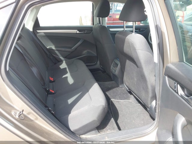 2015 Volkswagen Passat 1.8t S მანქანა იყიდება აუქციონზე, vin: 1VWAT7A33FC009261, აუქციონის ნომერი: 44733044