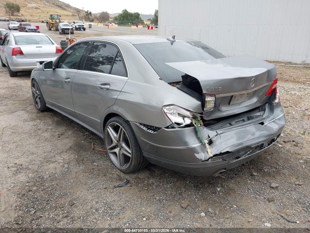 2013 MERCEDES-BENZ E 350 WDDHF5KB8DA690695 Photo 2