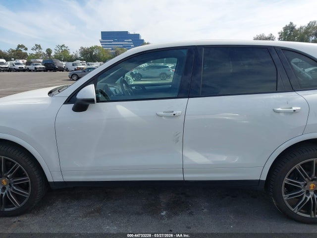 Porsche Cayenne Platinum Edition 2017 WP1AA2A27HKA86015 Image 15