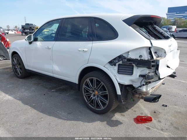 Porsche Cayenne Platinum Edition 2017 WP1AA2A27HKA86015 Image 3