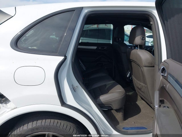 Porsche Cayenne Platinum Edition 2017 WP1AA2A27HKA86015 Image 8