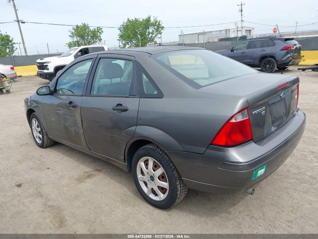 2005 FORD FOCUS 1FAFP34N85W302658 Photo 2