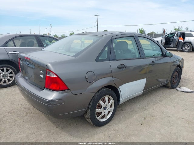 2005 FORD FOCUS 1FAFP34N85W302658 Photo 3
