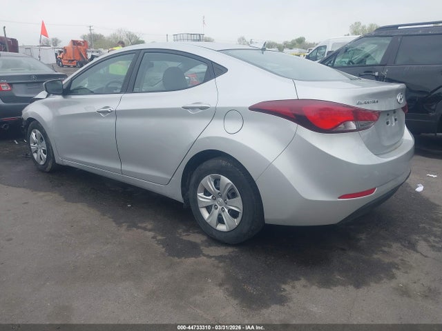 5NPDH4AE9GH743586 Hyundai ELANTRA SE