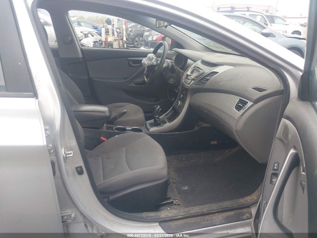 5NPDH4AE9GH743586 Hyundai ELANTRA SE