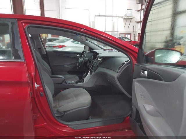 2014 Hyundai Sonata Gls მანქანა იყიდება აუქციონზე, vin: 5NPEB4AC4EH933751, აუქციონის ნომერი: 44733359