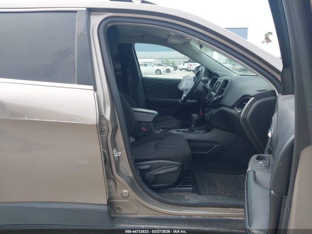 2019 Jeep Cherokee Latitude Fwd მანქანა იყიდება აუქციონზე, vin: 1C4PJLCB8KD285276, აუქციონის ნომერი: 44733523