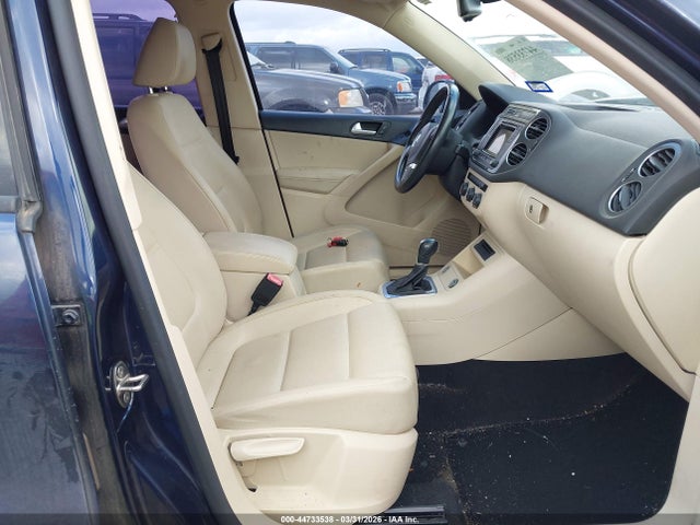 WVGAV7AX0GW533365 Volkswagen TIGUAN S