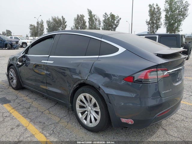 2017 TESLA MODEL X 5YJXCBE25HF076984 Photo 2