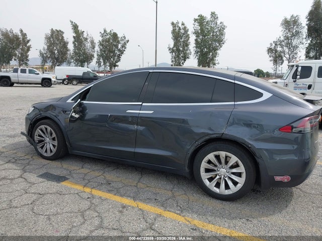 2017 TESLA MODEL X 5YJXCBE25HF076984 Photo 5