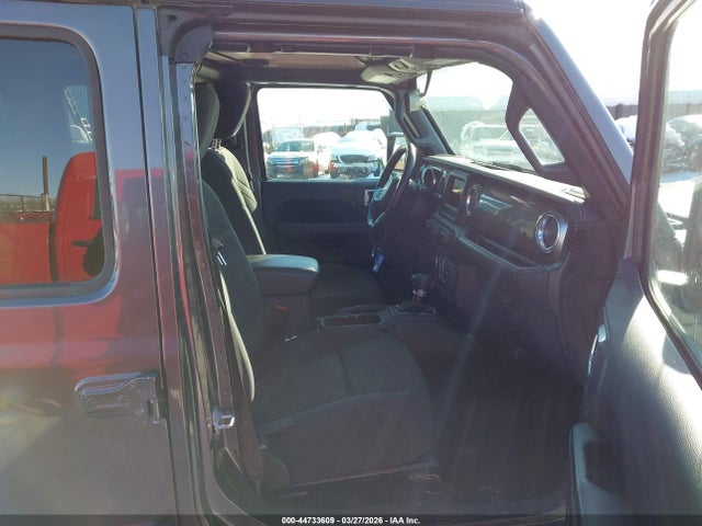 1C4HJXEN0KW564499 Jeep Wrangler Unlimited Sahara 4x4