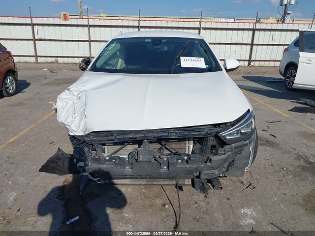 2018 Buick Regal Sportback Essence მანქანა იყიდება აუქციონზე, vin: W04GP6SX7J1133139, აუქციონის ნომერი: 44733655