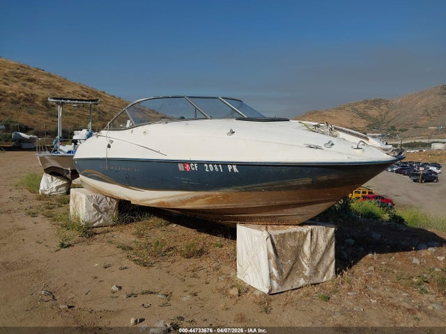 44733676 :رقم المزاد ، BKWA99BKL001 vin ، 2001 Bayliner 212 مزاد بيع