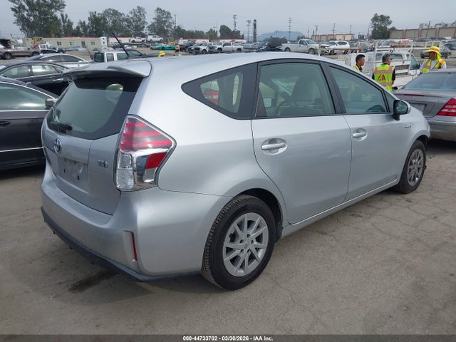 Toyota Prius V Four 2015 JTDZN3EU6FJ038759 Image 4