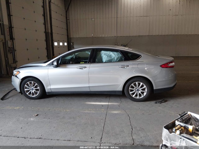 2015 Ford Fusion S მანქანა იყიდება აუქციონზე, vin: 3FA6P0G72FR235989, აუქციონის ნომერი: 44733712