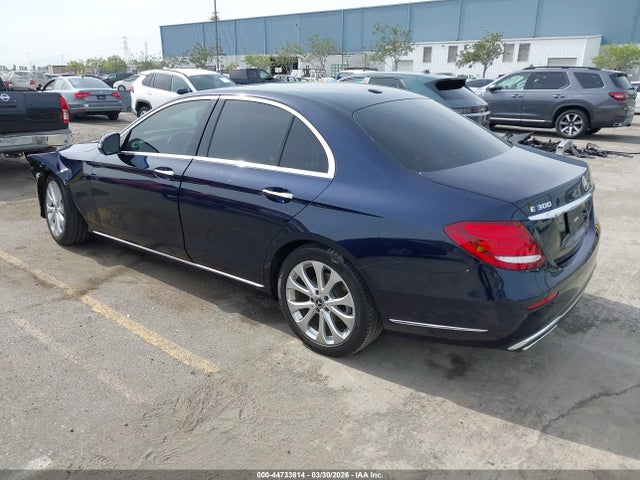 2018 MERCEDES-BENZ E 300 WDDZF4JB5JA351517 Photo 2