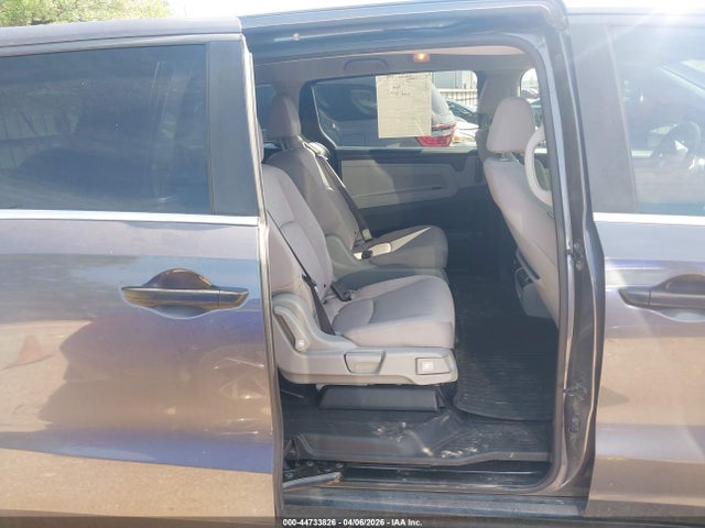44733826 :رقم المزاد ، 5FNRL6H2XJB111522 vin ، 2018 Honda Odyssey Lx مزاد بيع