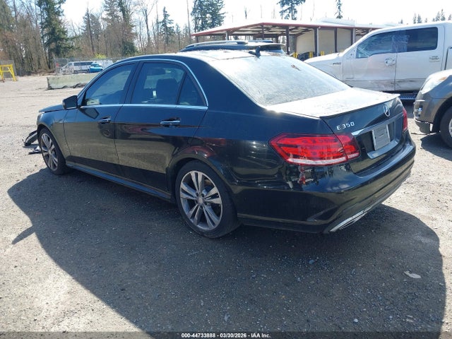 2014 MERCEDES-BENZ E 350 WDDHF8JB3EA920745 Photo 2