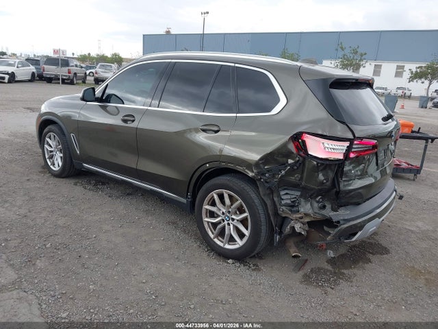 2022 BMW X5 5UXCR6C01N9J19131 Photo 2