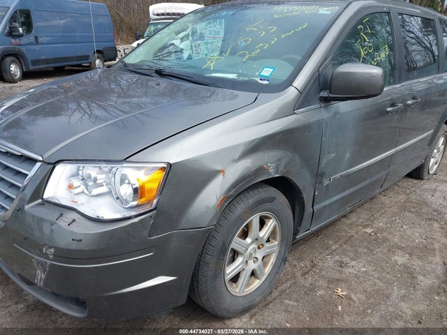 2010 Chrysler Town & Country Touring მანქანა იყიდება აუქციონზე, vin: 2A4RR5D16AR217535, აუქციონის ნომერი: 44734027