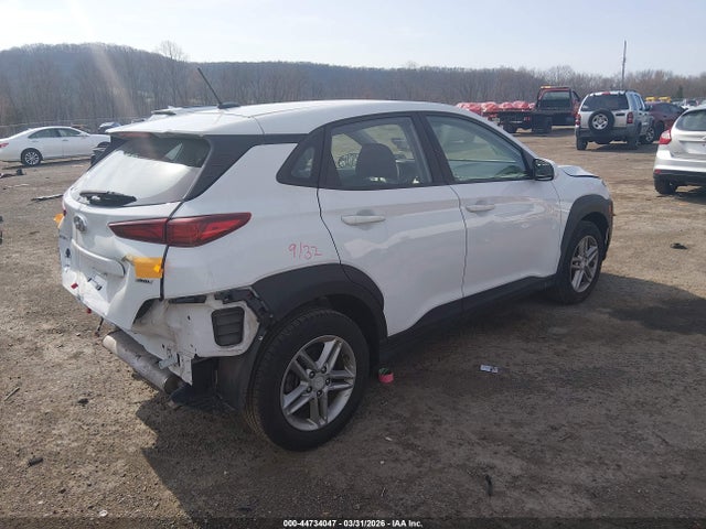 2018 HYUNDAI KONA KM8K1CAA2JU179064 Photo 3