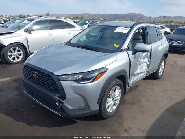 44734108 :رقم المزاد ، 7MUCAAAG9NV015215 vin ، 2022 Toyota Corolla Cross Le مزاد بيع