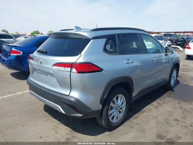 44734108 :رقم المزاد ، 7MUCAAAG9NV015215 vin ، 2022 Toyota Corolla Cross Le مزاد بيع