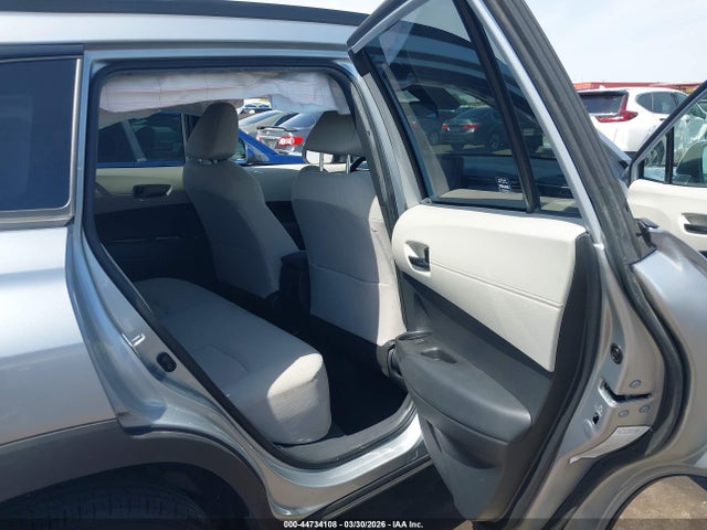 44734108 :رقم المزاد ، 7MUCAAAG9NV015215 vin ، 2022 Toyota Corolla Cross Le مزاد بيع