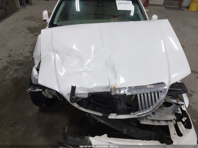 Продаж на аукціоні авто 2003 Lincoln Town Car Signature, vin: 1LNHM82W23Y623161, номер лоту: 44734152