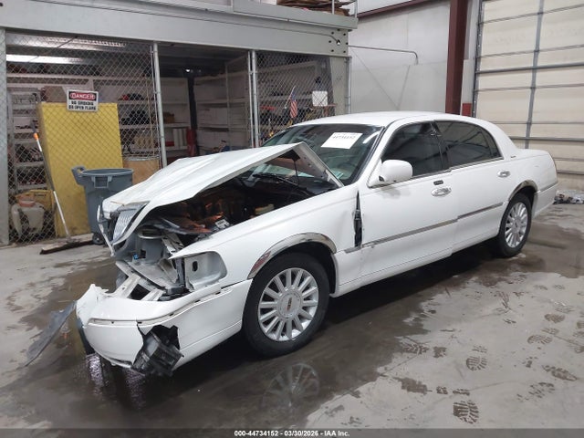 Продаж на аукціоні авто 2003 Lincoln Town Car Signature, vin: 1LNHM82W23Y623161, номер лоту: 44734152
