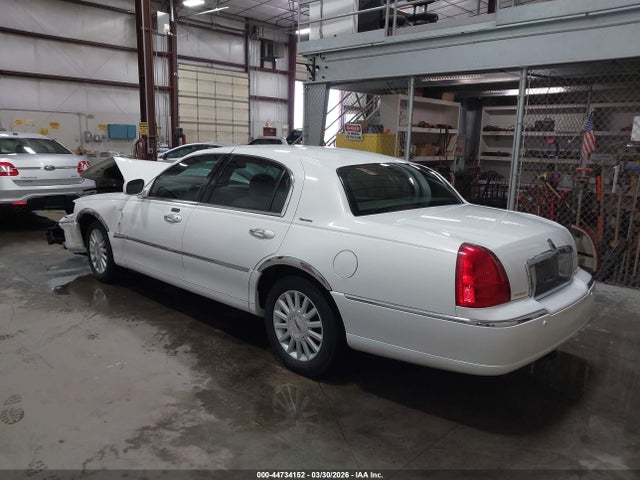 Продаж на аукціоні авто 2003 Lincoln Town Car Signature, vin: 1LNHM82W23Y623161, номер лоту: 44734152