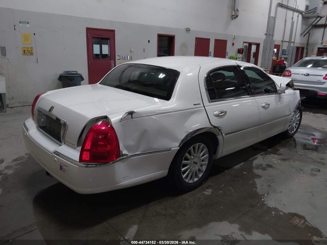 Продаж на аукціоні авто 2003 Lincoln Town Car Signature, vin: 1LNHM82W23Y623161, номер лоту: 44734152
