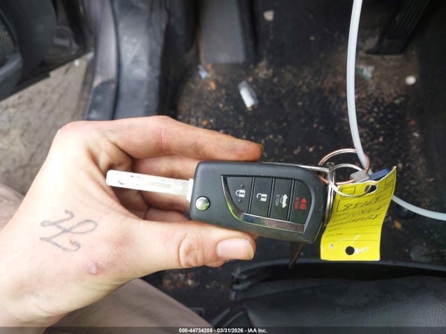 44734208 :رقم المزاد ، 4T1G11BK8NU060152 vin ، 2022 Toyota Camry Se Awd مزاد بيع