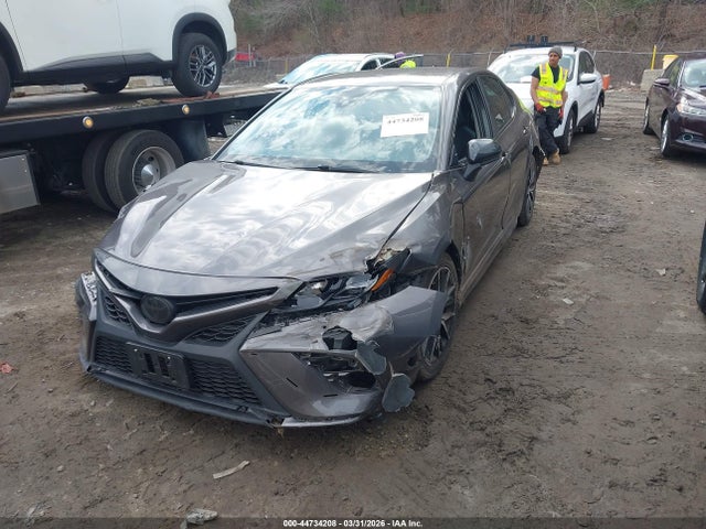 44734208 :رقم المزاد ، 4T1G11BK8NU060152 vin ، 2022 Toyota Camry Se Awd مزاد بيع