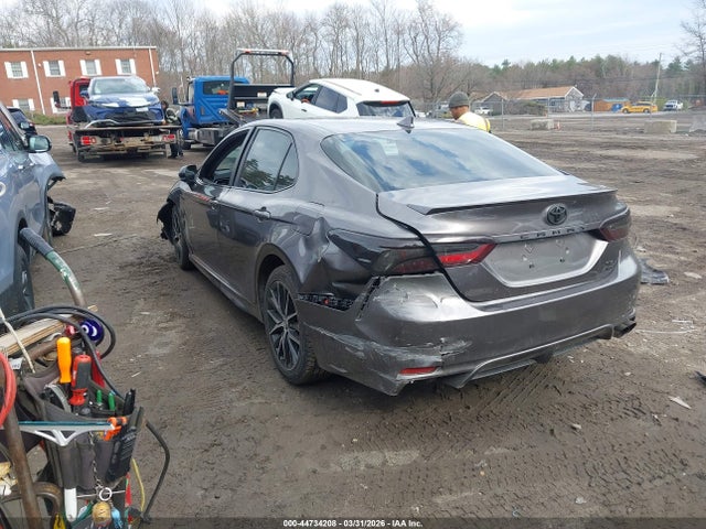 44734208 :رقم المزاد ، 4T1G11BK8NU060152 vin ، 2022 Toyota Camry Se Awd مزاد بيع