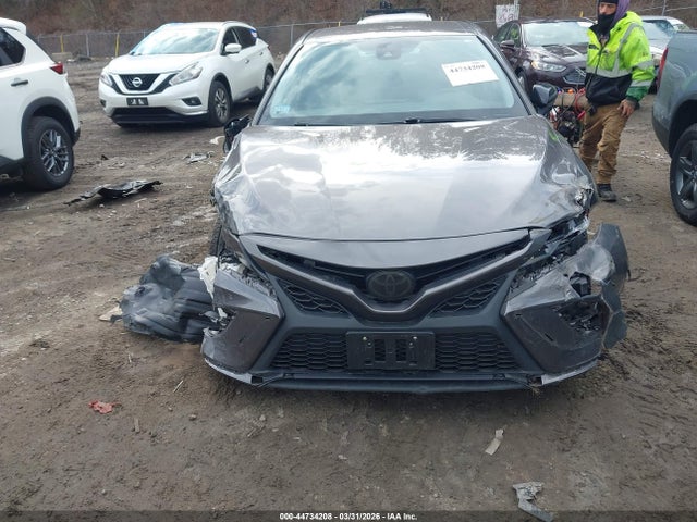 44734208 :رقم المزاد ، 4T1G11BK8NU060152 vin ، 2022 Toyota Camry Se Awd مزاد بيع