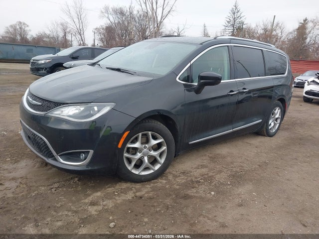 2017 Chrysler Pacifica Touring-l Plus მანქანა იყიდება აუქციონზე, vin: 2C4RC1EG3HR555861, აუქციონის ნომერი: 44734351