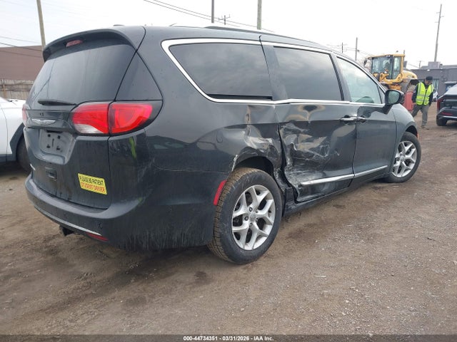 2017 Chrysler Pacifica Touring-l Plus მანქანა იყიდება აუქციონზე, vin: 2C4RC1EG3HR555861, აუქციონის ნომერი: 44734351