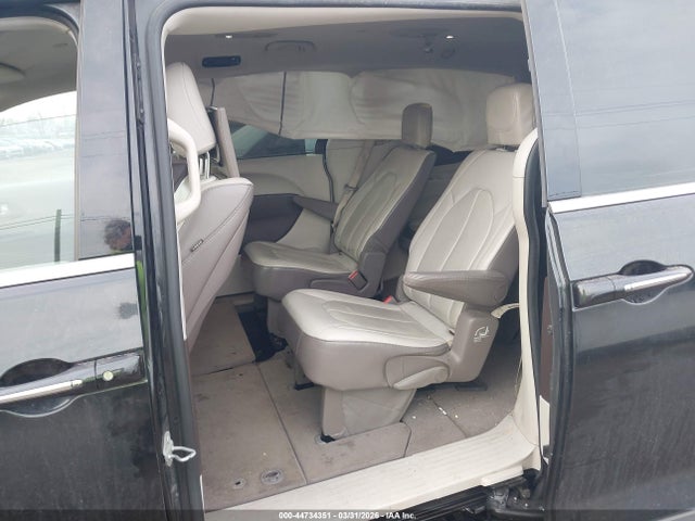 2017 Chrysler Pacifica Touring-l Plus მანქანა იყიდება აუქციონზე, vin: 2C4RC1EG3HR555861, აუქციონის ნომერი: 44734351